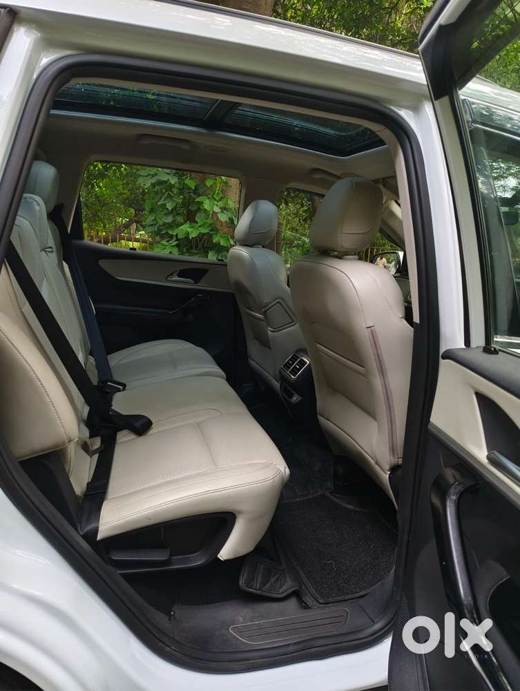 Mahindra Xuv700 2.2 Ax 7 Diesel At Luxury Pack Str, 2025, Diesel