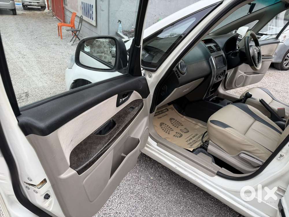 Maruti Suzuki Sx4 Vxi Bsiv, 2013, Petrol
