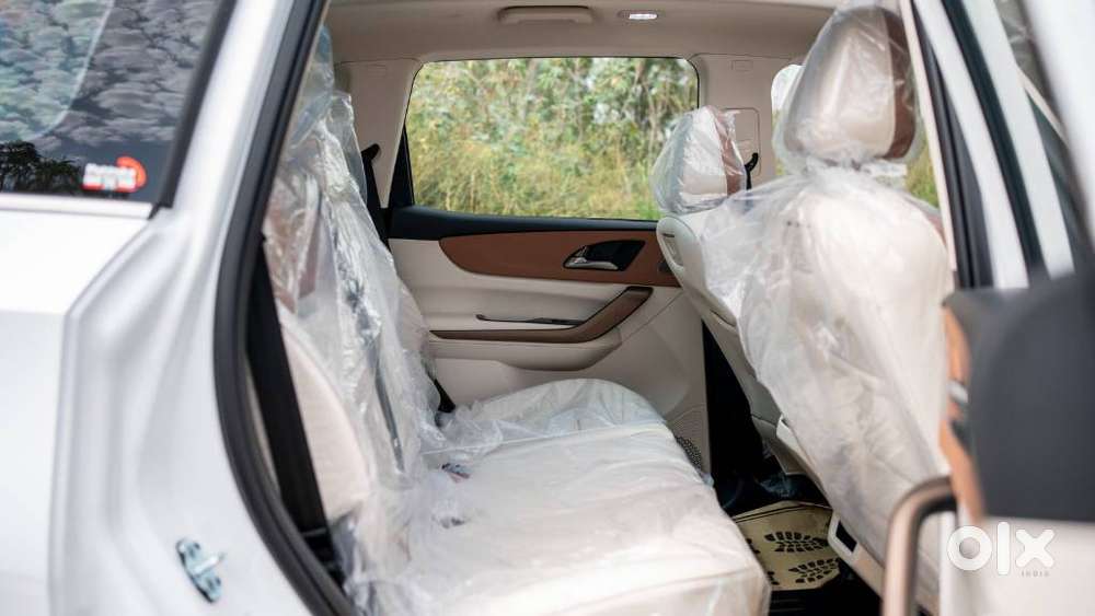 Mahindra Xuv 7xo Ax, 2026, Petrol