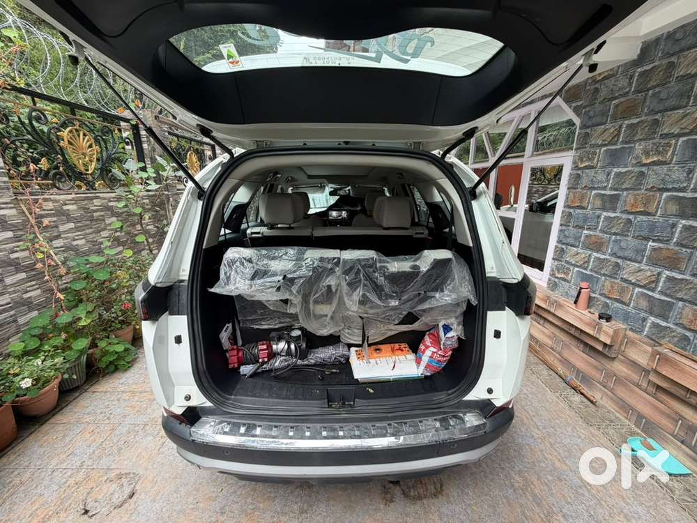 2023 Tata Safari Automatic Diesel(7sxza+o) Or White