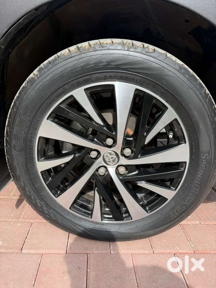 Toyota Innova Crysta 2016 Diesel Well Maintained