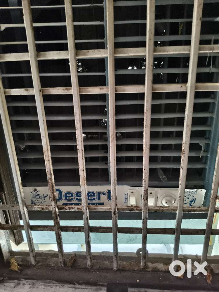 Working condition cooler with stand