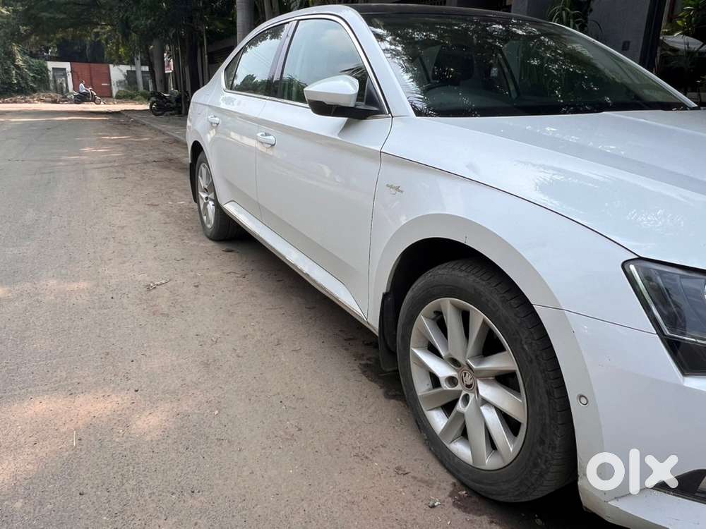 Skoda Superb Petrol 2019