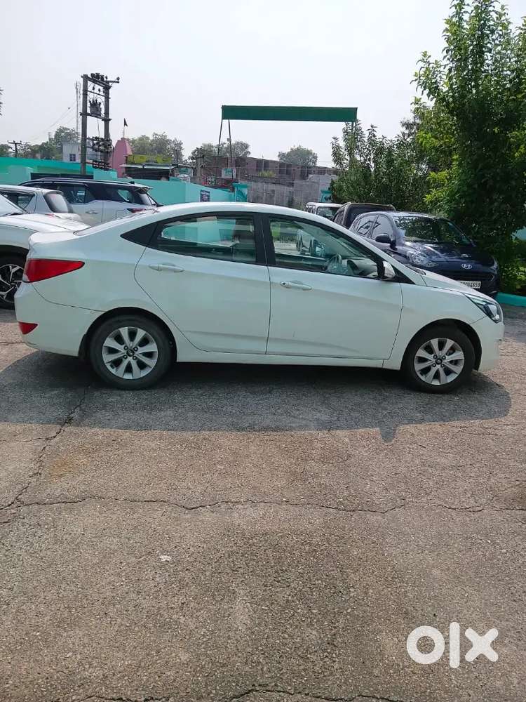 Fluidic Hyundai Verna White
