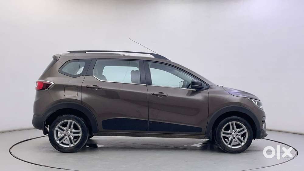 Renault Triber Rxz, 2022, Petrol