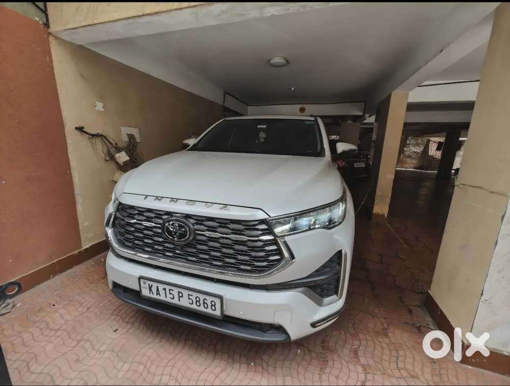 Toyota Innova Hycross 2023 Petrol 27000 Km Driven