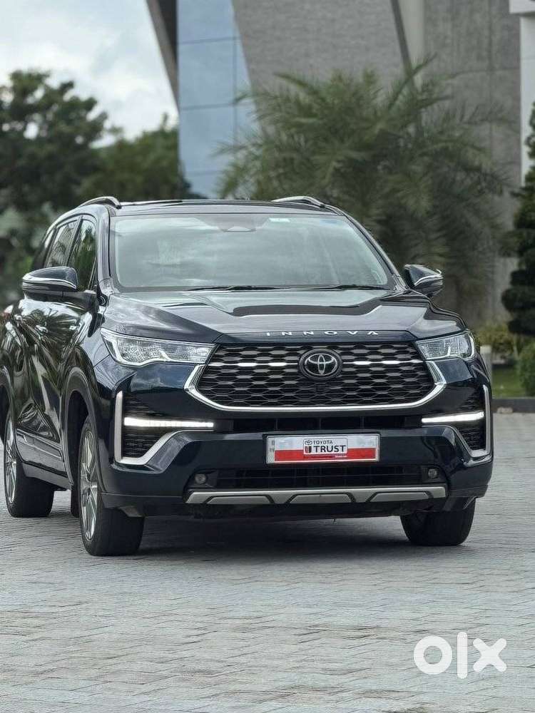 Toyota Innova Hycross 2.0 Zx (o) Hybrid 7 Str, 2025, Petrol