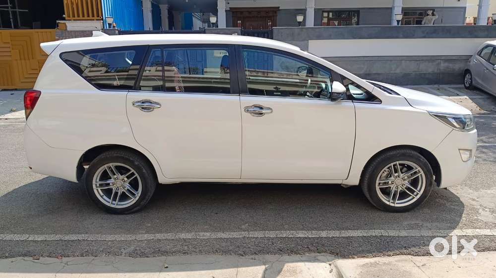 Toyota Innova Crysta 2.4 V, 2017, Diesel