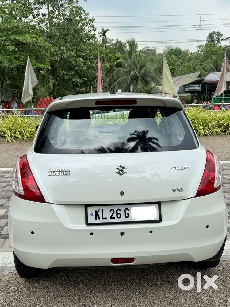 Maruti Suzuki Swift Vxi Optional, 2016, Petrol