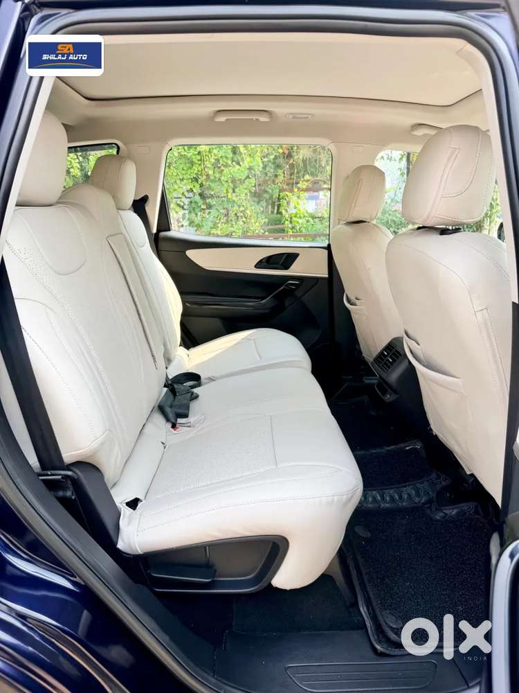 Mahindra Xuv700 2.2 Ax 5 Diesel At 7 Str, 2025, Diesel