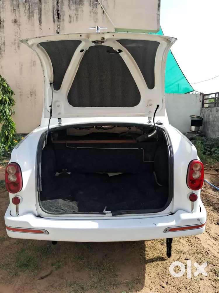 Ambassador Ambassador 2013 Diesel 143 Km Driven