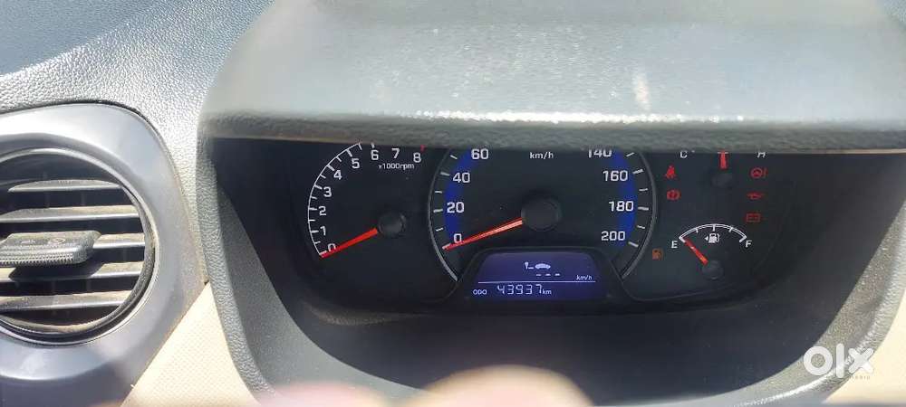 Hyundai Xcent Cng + Petrol  40,000 Km  32 Km/kg Mileage  Excellent