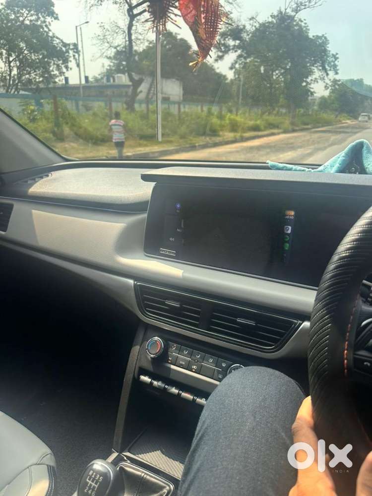 Mahindra Xuv700 2023 Petrol Well Maintained