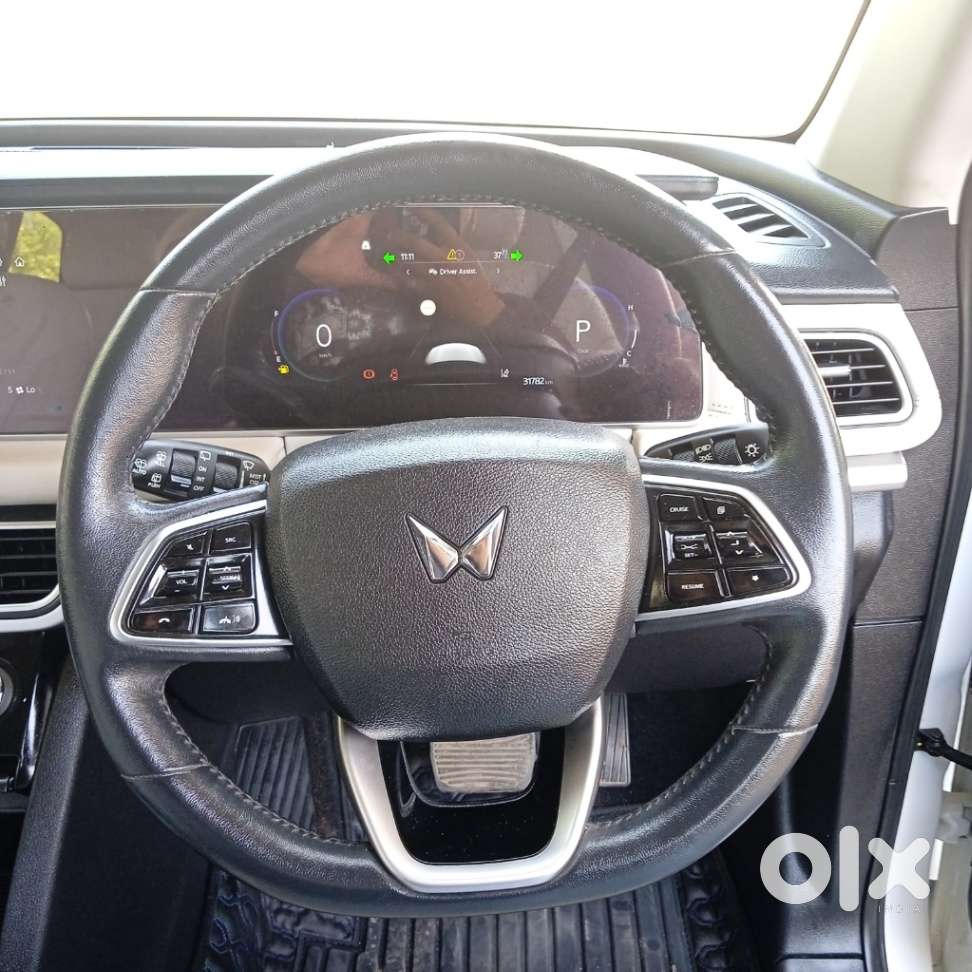 Mahindra Xuv700 2.0 Ax 7 Petrol At Luxury Pack Str, 2023, Petrol