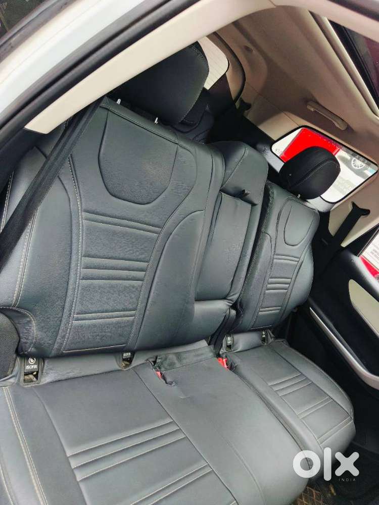 Mahindra Xuv700 2.0 Ax 5 Petrol Mt 7 Str, 2021, Petrol