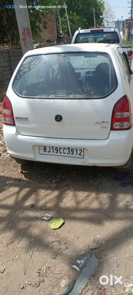 A One Gadi For Sell.gadi Deko Fer Lo Ok Or Time Pas Vali Dur Rahi