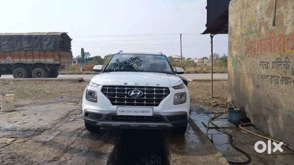 Hyundai Venue 2020 Petrol Well Maintained