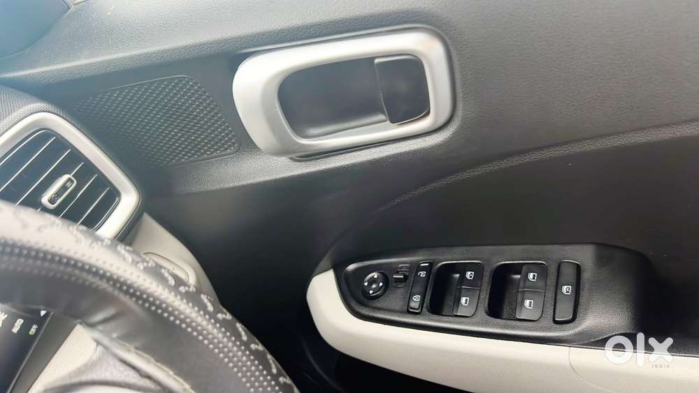 Hyundai Venue Petrol Manual 2024