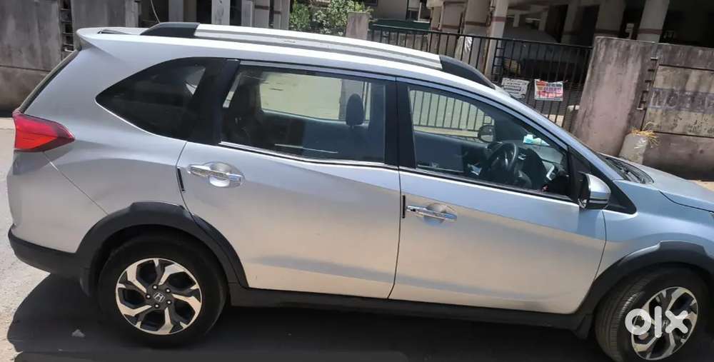 Family Car 7 Seater Good Condition With New Cng Used Only 1yrs