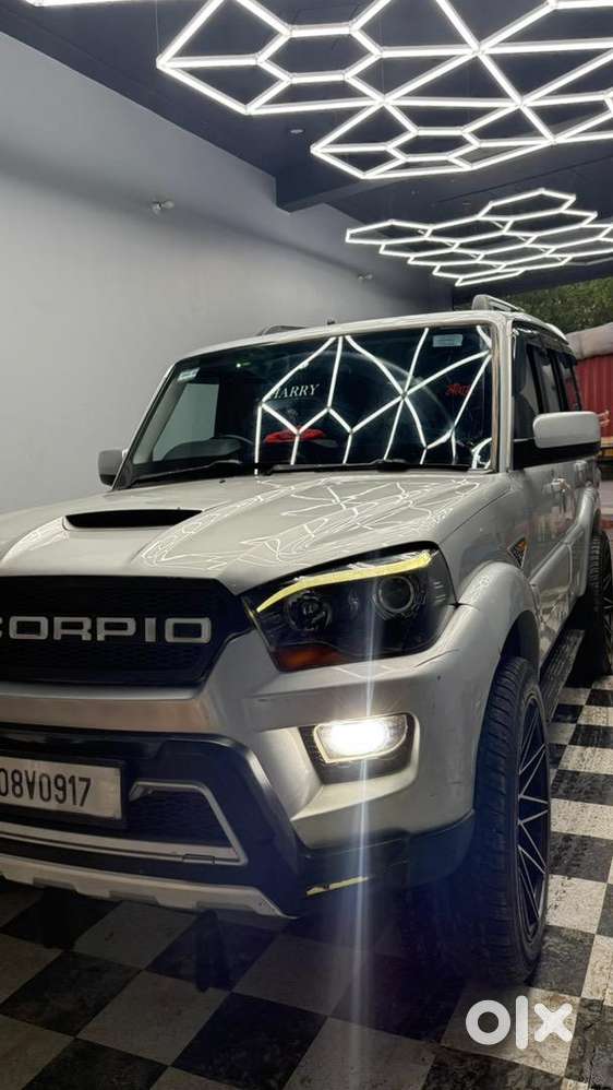 Mahindra Scorpio Classic S10 2016