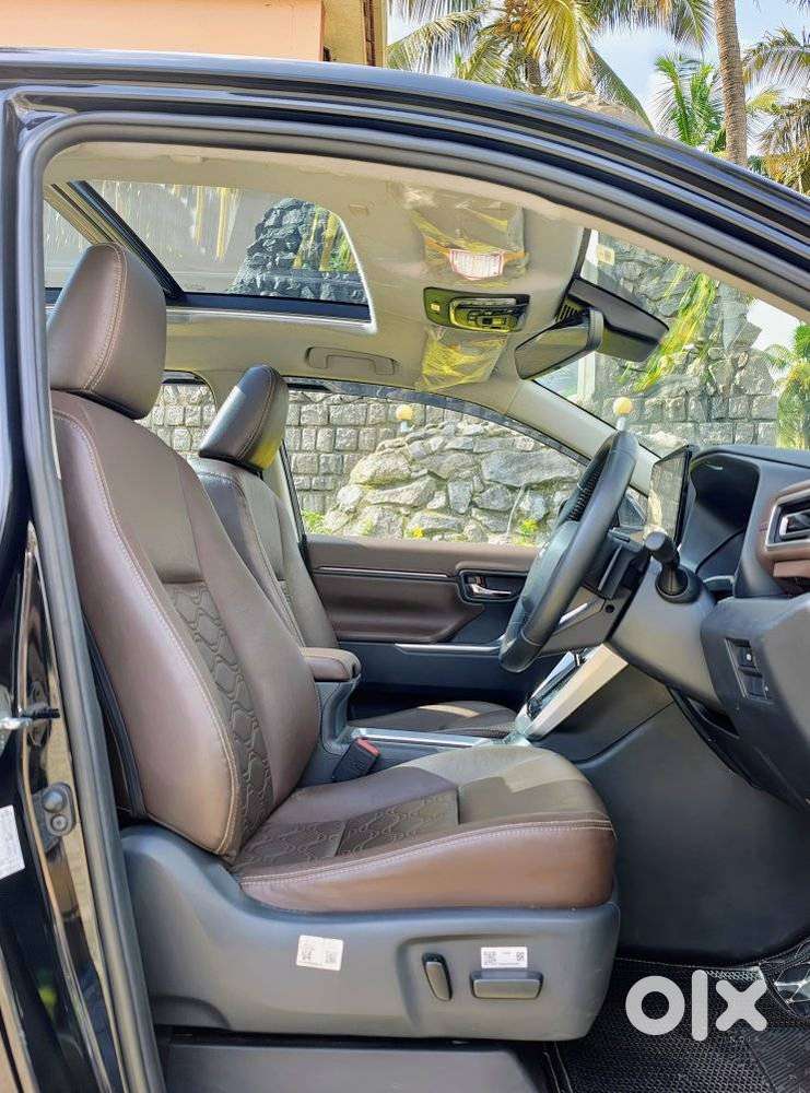 Toyota Innova Hycross 2.0 Zx (o) Hybrid 7 Str, 2025, Petrol