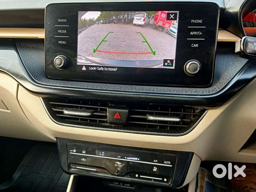 Skoda Slavia Ambition 1.0l Tsi At, 2023, Petrol