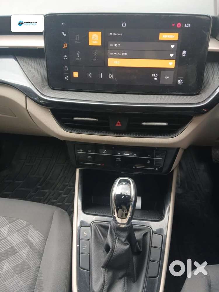 Skoda Slavia Ambition 1.0l Tsi At, 2022, Petrol