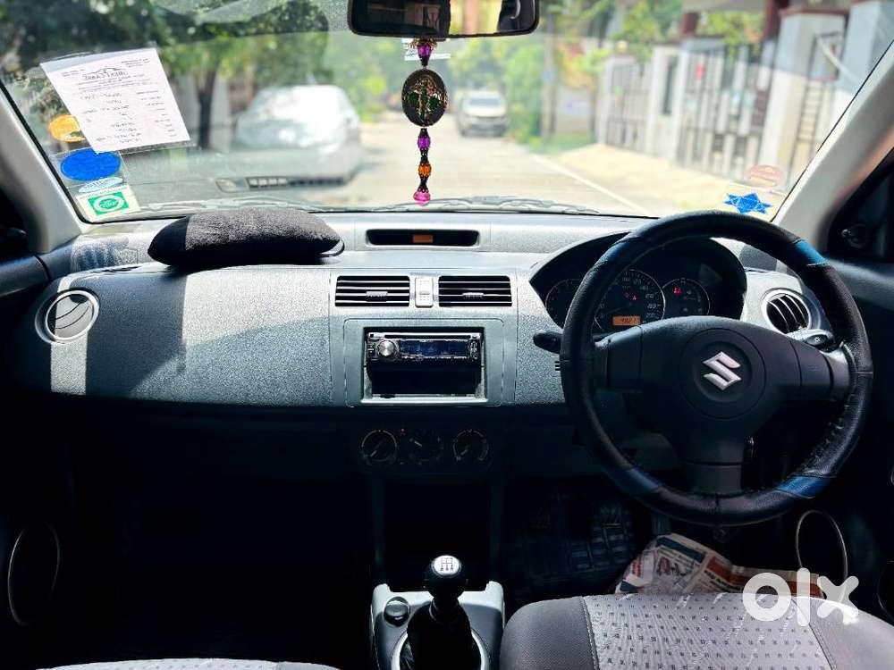 Maruti Suzuki Swift Vxi, 2011, Petrol