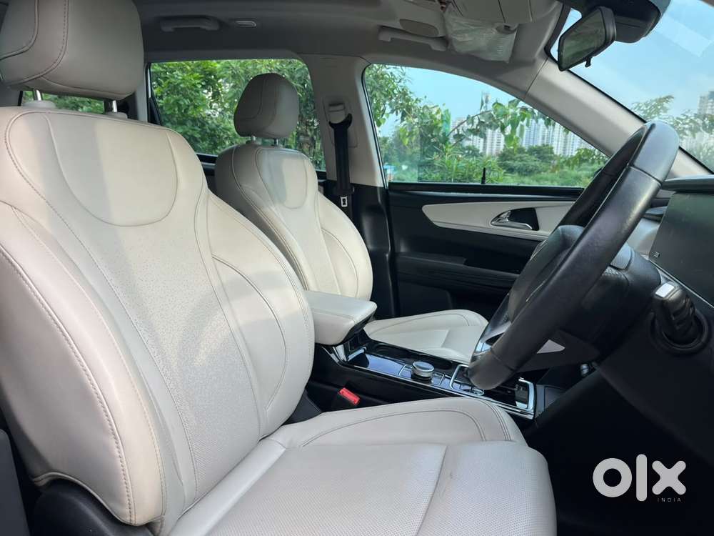 Mahindra Xuv700 2.0 Ax 7 Petrol At Luxury Pack Str, 2022, Petrol