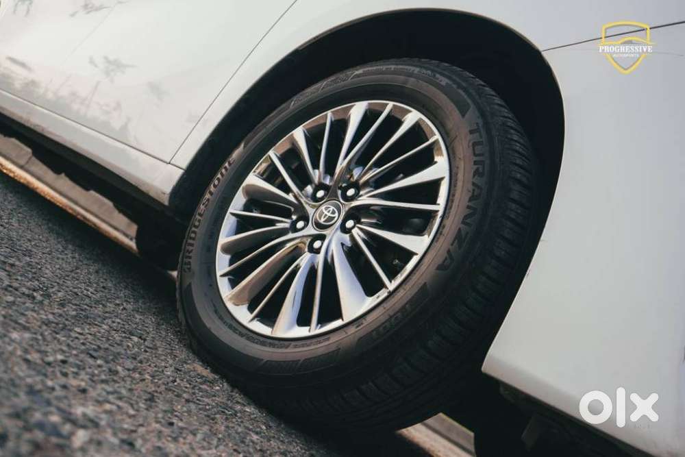 Toyota Vellfire 2.5 Executive Lounge, 2022, Petrol