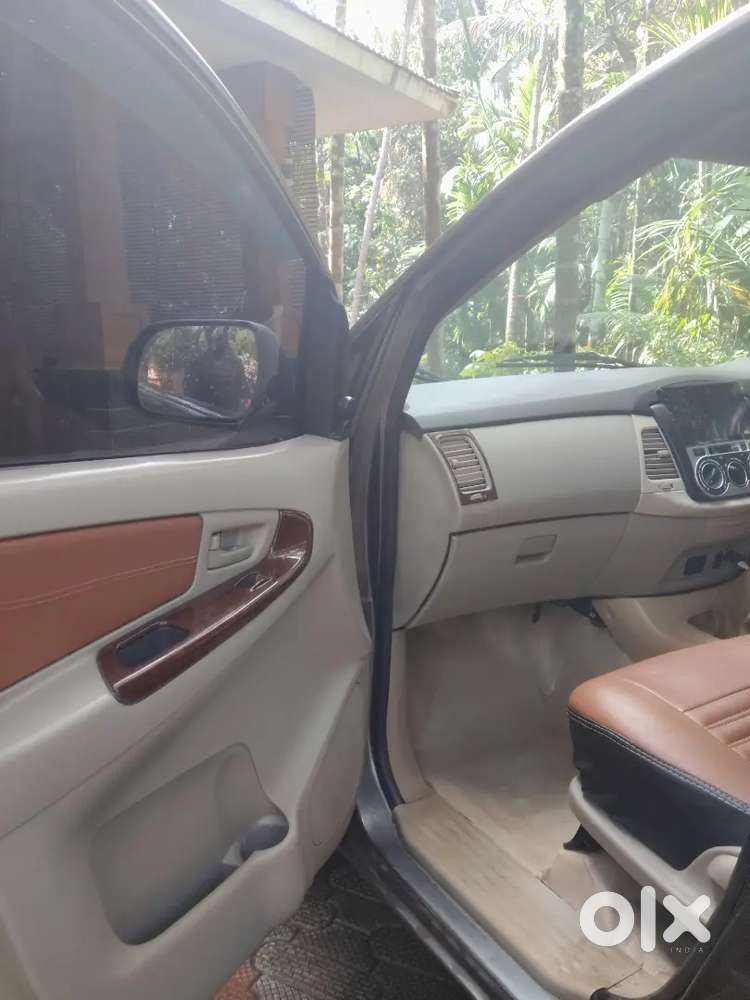 Innova 8 Seater