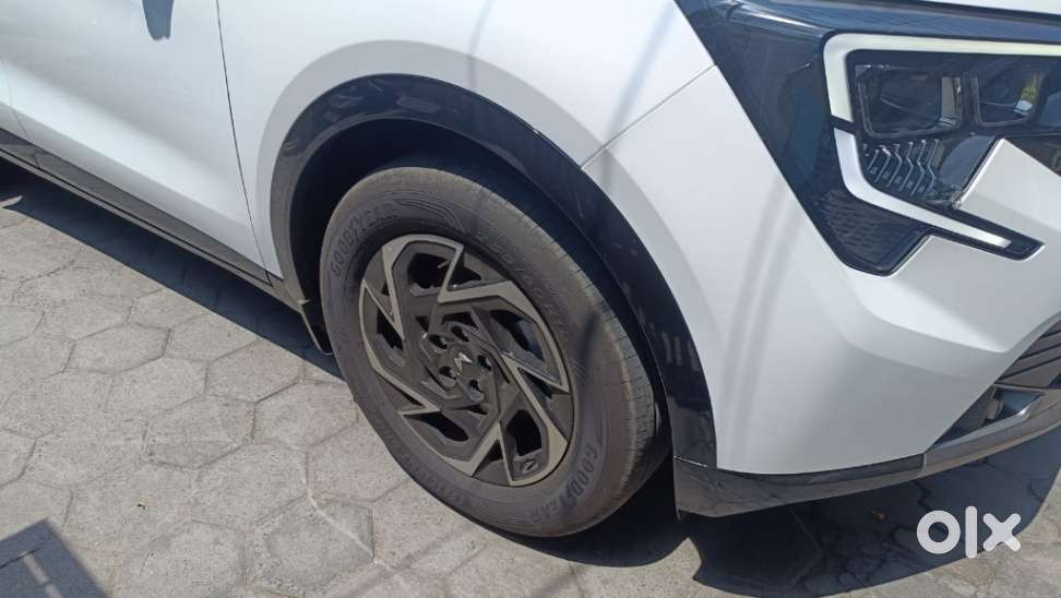 Mahindra Xuv700 2.2 Ax 7 Diesel At Str, 2025, Diesel