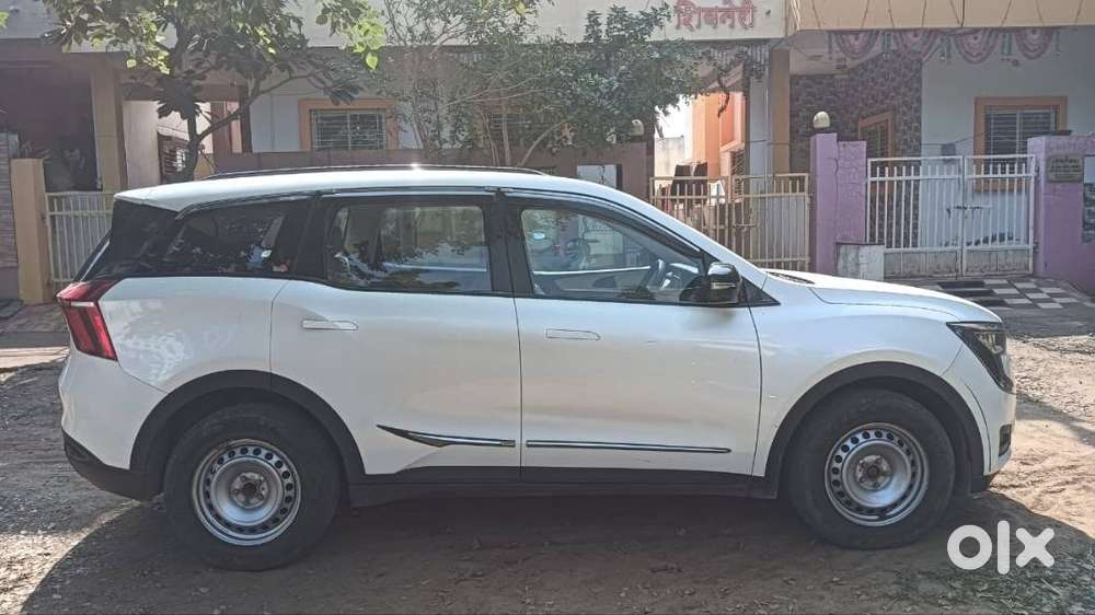 Mahindra Xuv700 Mx Diesel 2023 Good Condition New Battery + New Tier