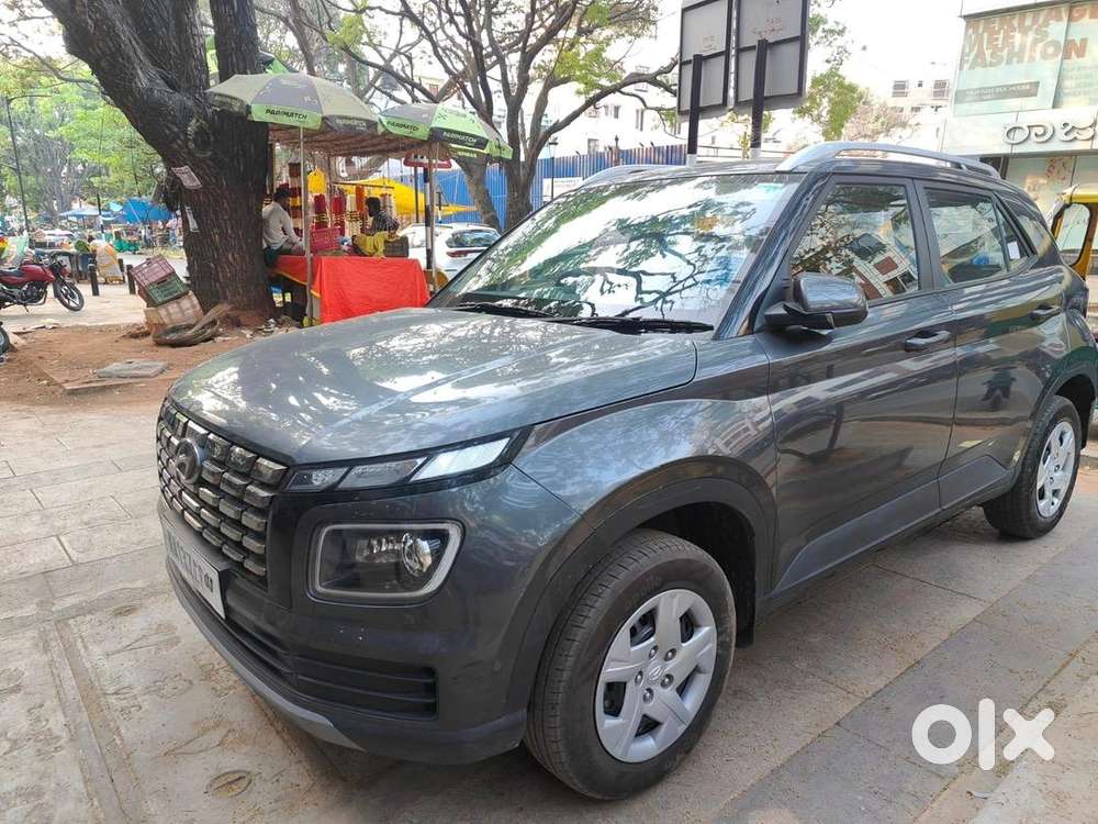 Hyundai Venue Petrol Well Maintained
