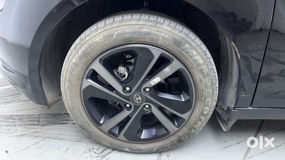 Tata Altroz 1.2 Xz Plus Dark Edition, 2023, Petrol