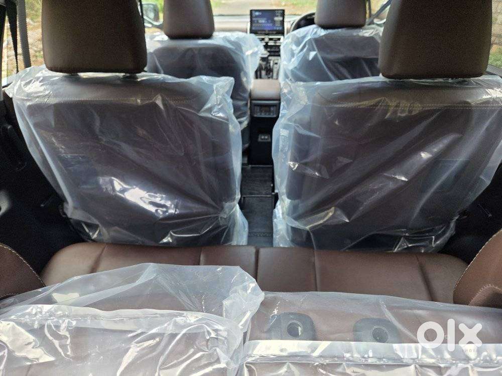Toyota Innova Hycross 2.0 Zx Hybrid 7 Str, 2026, Petrol