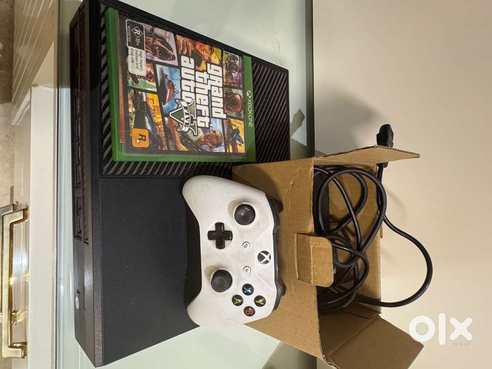 Xbox One Console with Controller GTA V (Excellent Condition