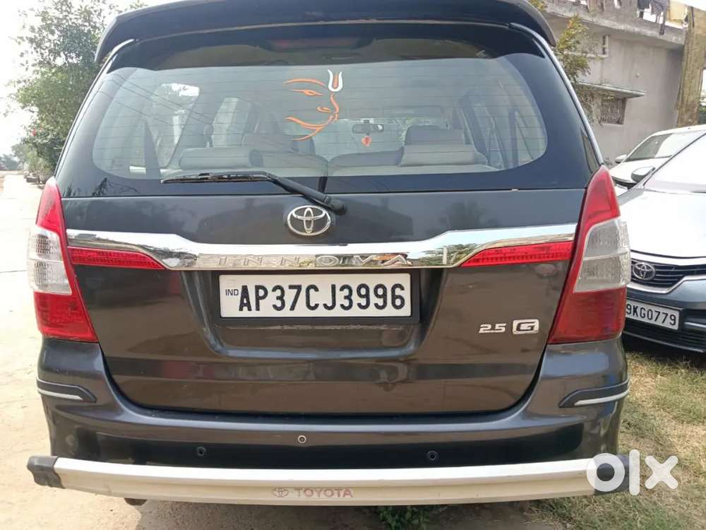 Toyota Innova 2015 Diesel 235000 Km Driven