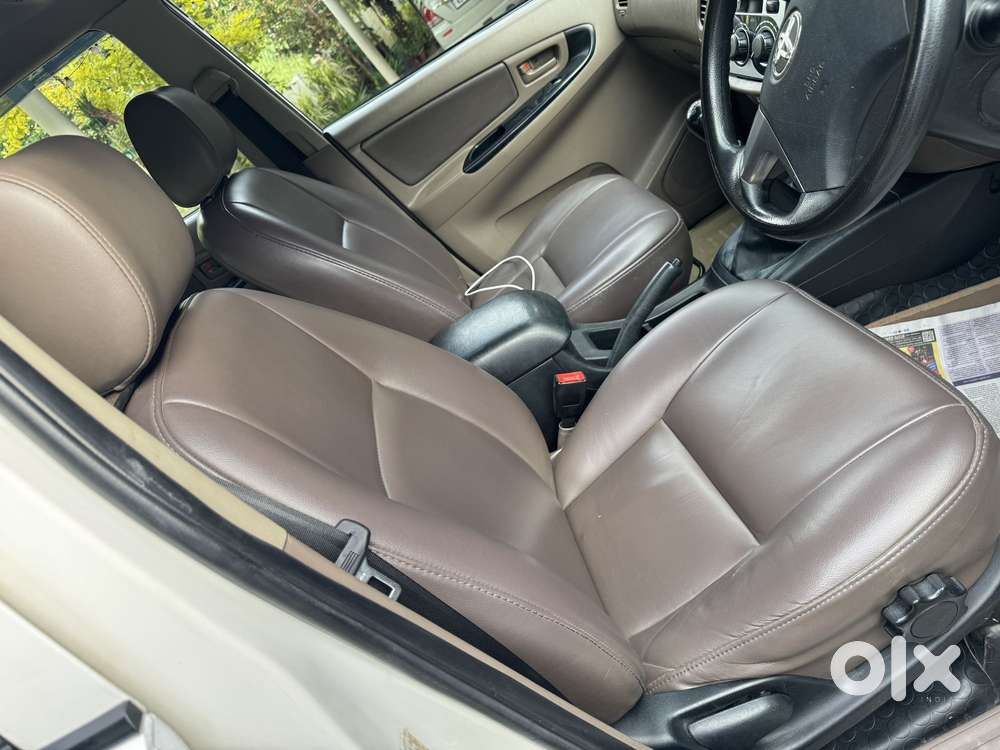 Toyota Innova 2.5 G (diesel) 8 Seater Bs Iv, 2016, Diesel
