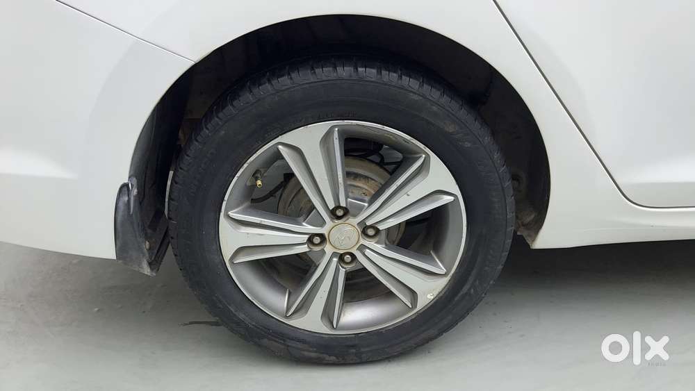 Hyundai Verna [2015-2017] Fluidic 4s 1.6 Crdi Sx (o) At, 2018, Petro..