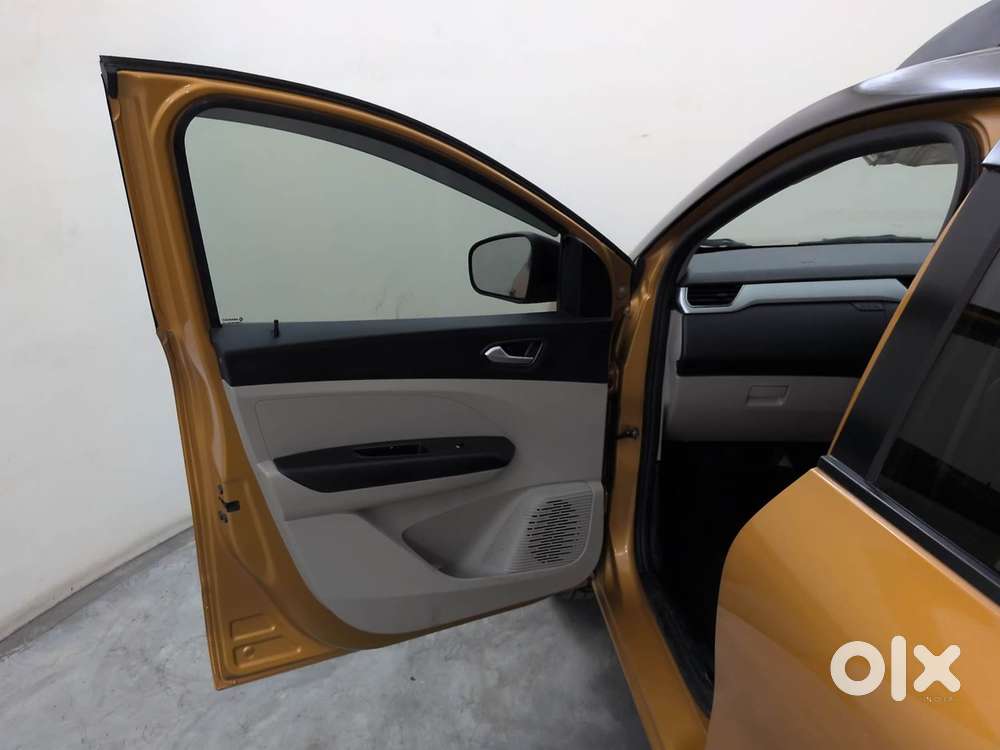 Renault Triber 1.0 Rxz Dual Tone, 2022, Petrol