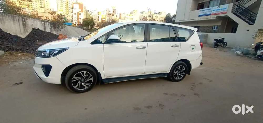 Single Owner Well Maintained Innova Crysta 2.4 G 8 Seater Car For Sale
