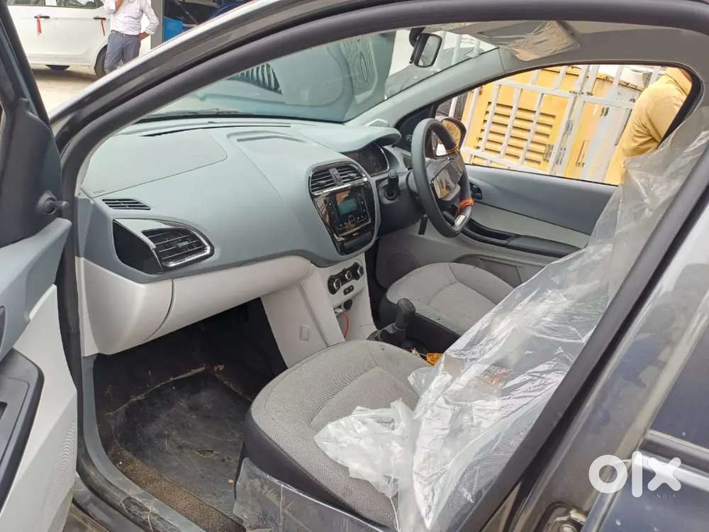 Mai Kuch Majburi Ke Karan Bech Raha Hu