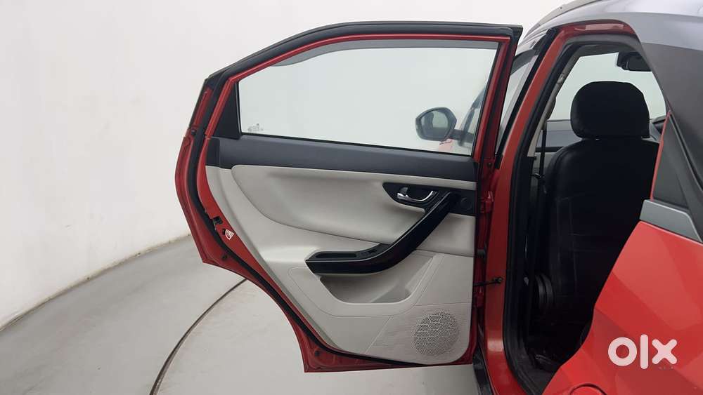 Tata Nexon 1.5 Revotorq Xza Plus Dual Tone Roof (o) Amt, 2021, Diese..