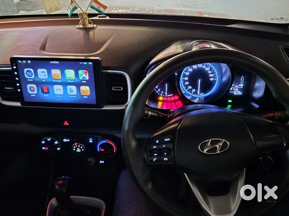 Well Maintained Venue S Petrol + Cng White Colour For Sale