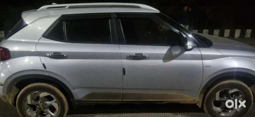 Hyundai Venue 2021 Petrol 39000 Km Driven