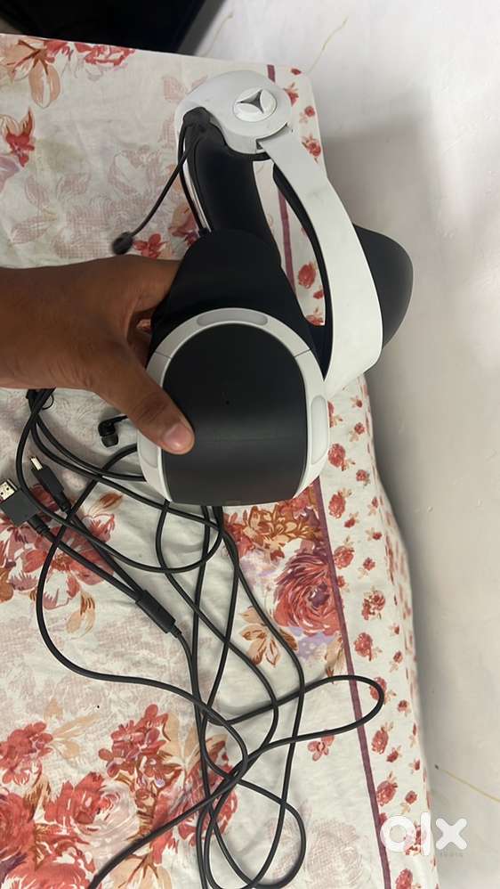 Ps4 vr headset version 2 and some game cd