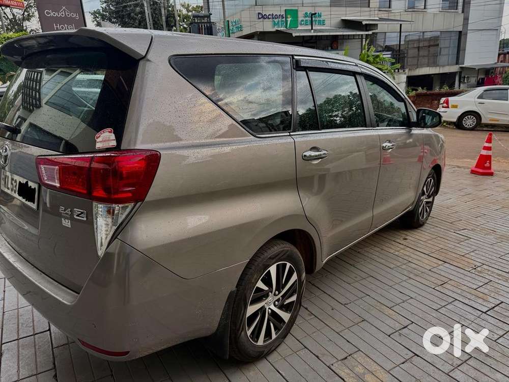 Toyota Innova Crysta 2.4zx At
