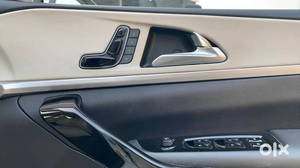 Mahindra Xuv700 2.0 Ax 7 Petrol At Luxury Pack Str, 2023, Petrol