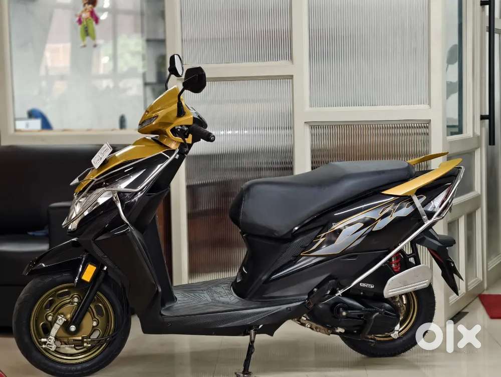 Scooty Honda Dio Bs6 Yellow HONDA DIO DX BS6 Scooters